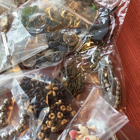 Lot of Costume Jewelry - Actual Items Shown - Picture 3 of 5